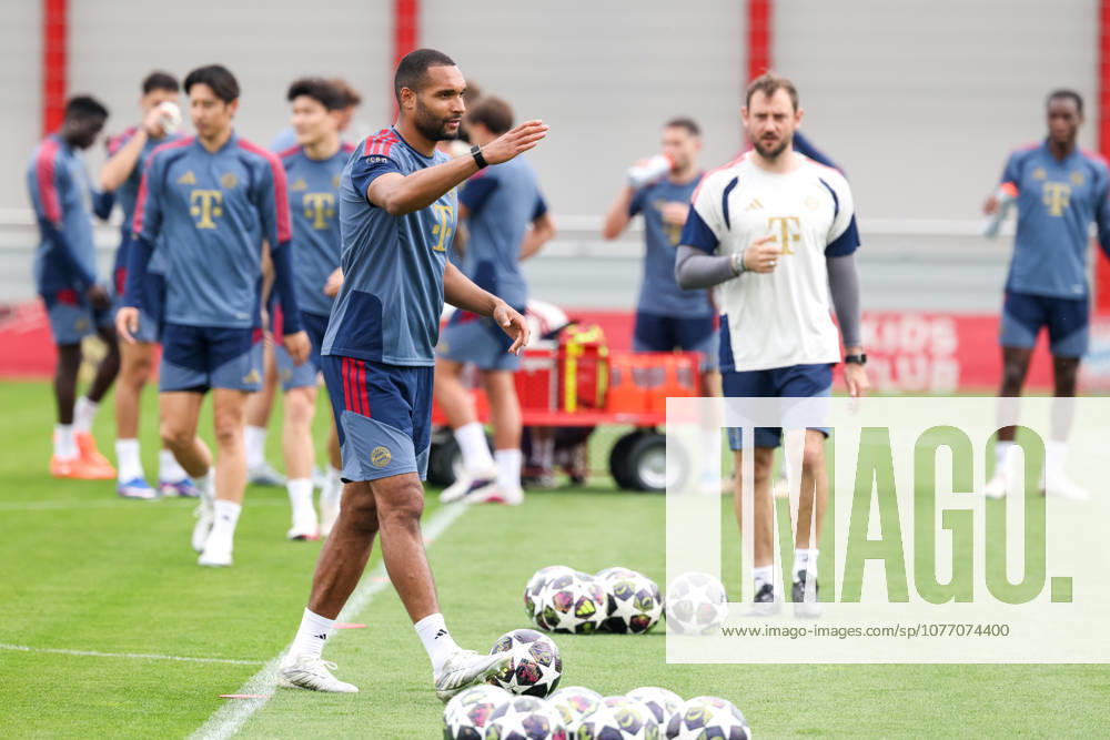 Jonathan Tah (FC Bayern Muenchen, 04) gestikuliert im Training, GER, Abschlusstraining, FC Bayern Muenchen, Fussball, UEFA Champions League, Halbfinale, Rueckspiel, Saison 2025 2026, 05.05.2026, GER, Abschlusstraining, FC Bayern Muenchen, Fussball, UEFA Champions League, Halbfinale, Rueckspiel, Saison 2025 2026, 05.05.2026 Muenchen