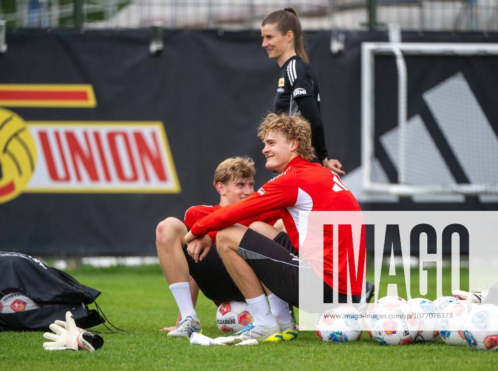 Fußball, Herren, Saison 2025 2026, 1. Bundesliga, 1. FC Union Berlin, Training auf Trainingsplatz II, v. l. Aljoscha Kemlein (1. FC Union Berlin), Tom Rothe (1. FC Union Berlin), Trainerin Marie-Louise Eta (1. FC Union Berlin), 05.05. 2026,