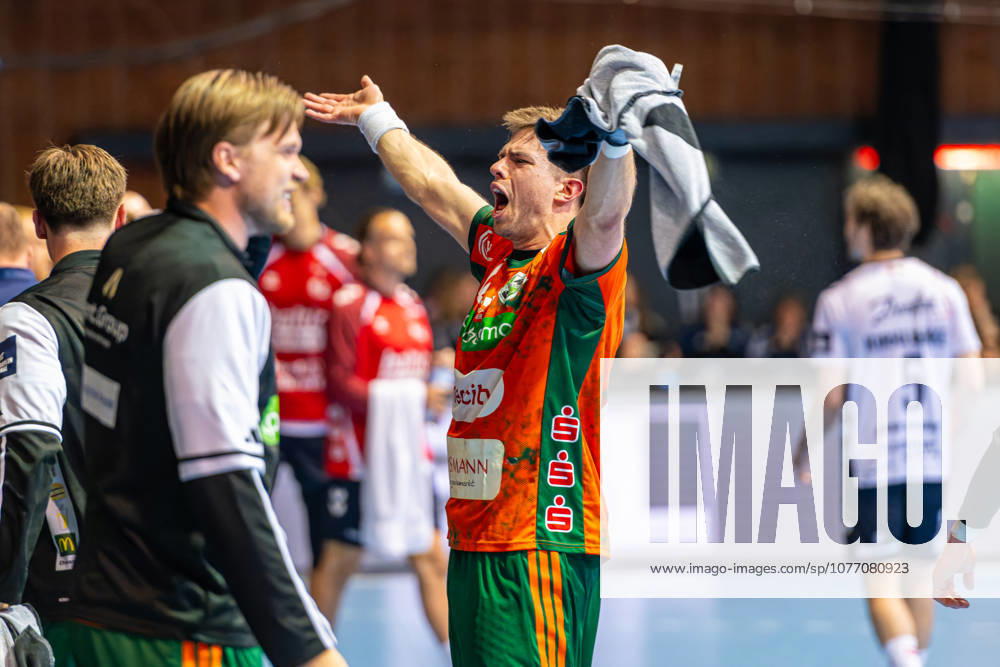 Renars Uscins (TSV Hannover-Burgdorf, Nr. 10) (L-R), TSV Hannover-Burgdorf (orange) against SG Flensburg-Handewitt (blue) (second-leg of the quarter-finals the EHF European League 2025 2026) (05.05.2026, Swiss Life Hall (Hannover, GER),