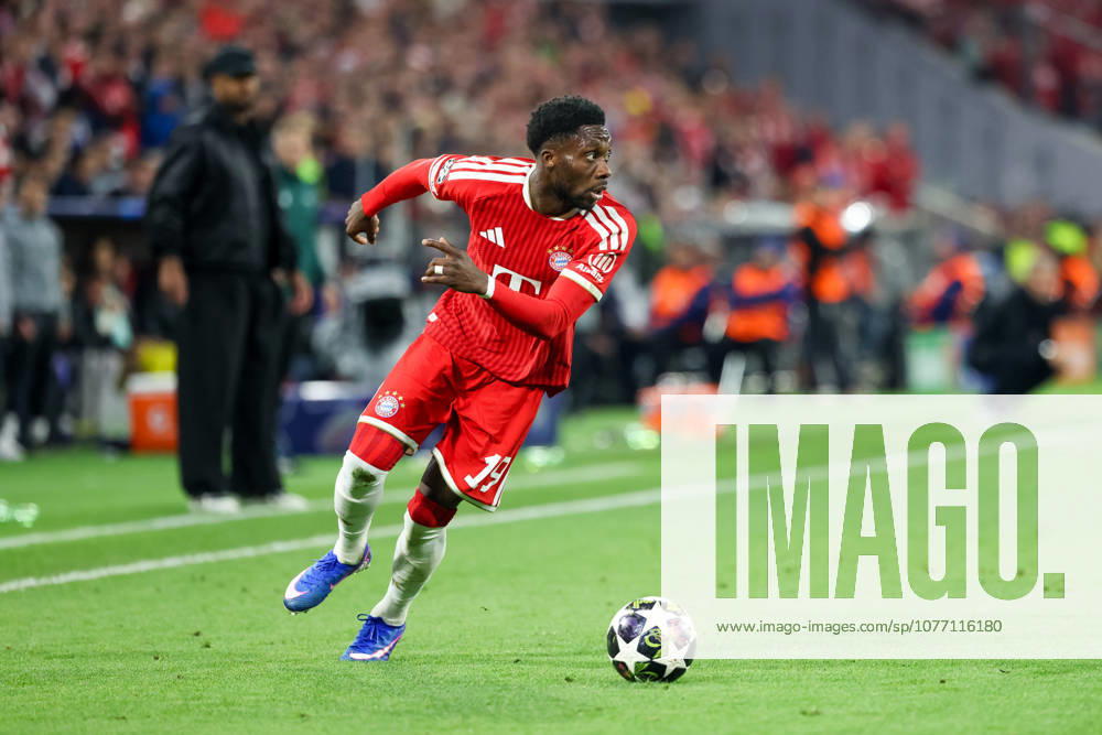 Alphonso Davies (FC Bayern Muenchen, 19) mit Ball, GER, FC Bayern Muenchen vs. Paris St. Germain, Fussball, UEFA Champions League, Halbfinale, Rueckspiel, Saison 2025 2026, 06.05.2026, GER, FC Bayern Muenchen vs. Paris St. Germain, Fussball, UEFA Champions League, Halbfinale, Rueckspiel, Saison 2025 2026, 06.05.2026 Muenchen