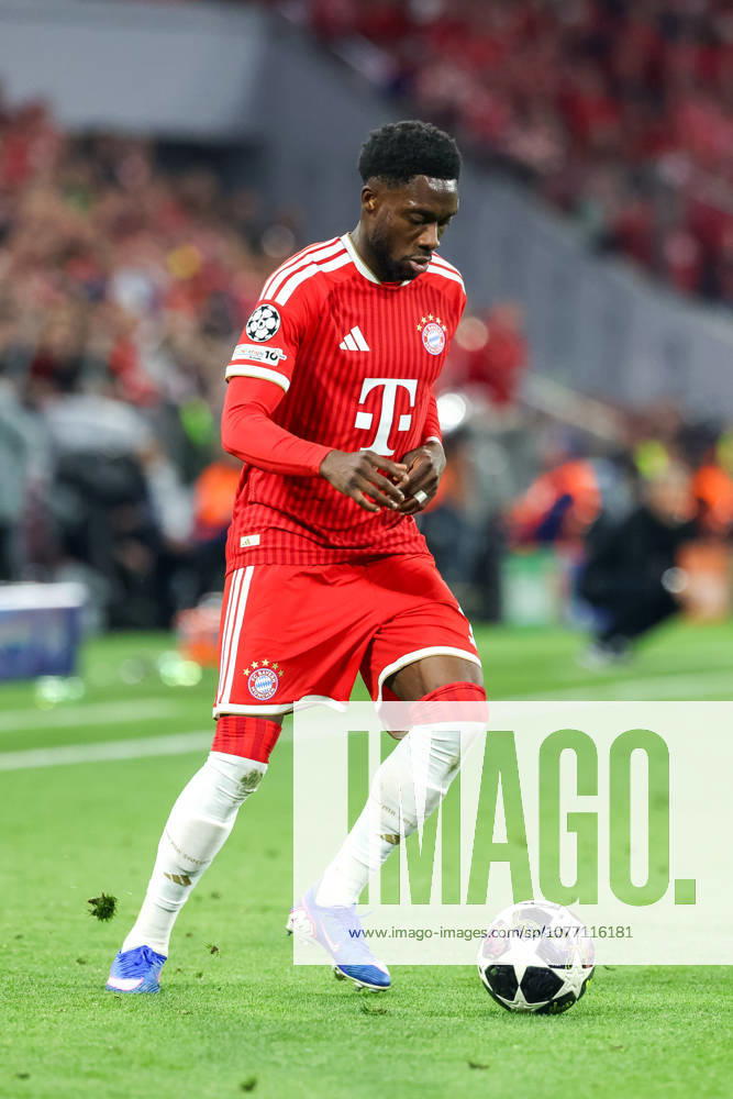 Alphonso Davies (FC Bayern Muenchen, 19) mit Ball, GER, FC Bayern Muenchen vs. Paris St. Germain, Fussball, UEFA Champions League, Halbfinale, Rueckspiel, Saison 2025 2026, 06.05.2026, GER, FC Bayern Muenchen vs. Paris St. Germain, Fussball, UEFA Champions League, Halbfinale, Rueckspiel, Saison 2025 2026, 06.05.2026 Muenchen