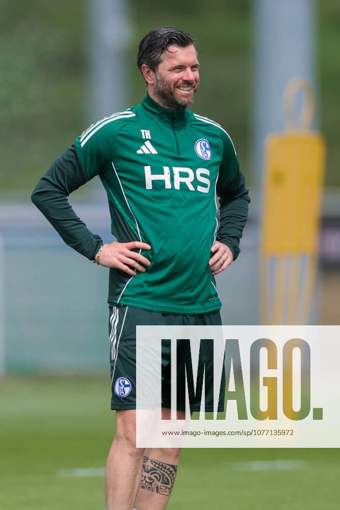 Fussball, Training des FC Schalke 04. Co-Trainer Tim Hoogland (FC Schalke 04). Gelsenkirchen Trainingsgelände FC Schalke 04 NRW Deutschland xRHR-FOTO YYx