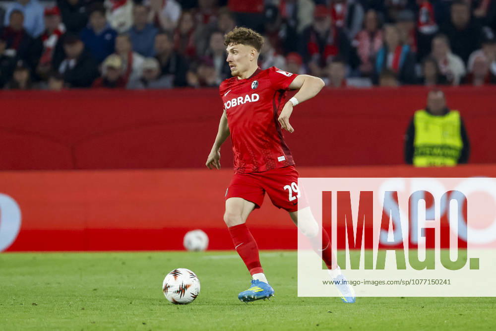 Philipp Treu (SC Freiburg, 29) am Ball , Deutschland, Fussball, UEFA Europa League, Halbfinale, 2025 2026, SC Freiburg vs. Sporting Braga, 07.05.2026, Freiburg im Breisgau Europa-Park Stadion Deutschland
