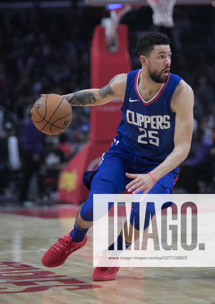 Los Angeles, California, U.S - Austin Rivers 25 of the Los Angeles Clippers with the ball during their NBA, Basketball Herren, USA game with the Detroit Pistons on Saturday October 28, 2017 at the Staples Center in Los Angeles, California. Clippers lose to Pistons, 95-87.
