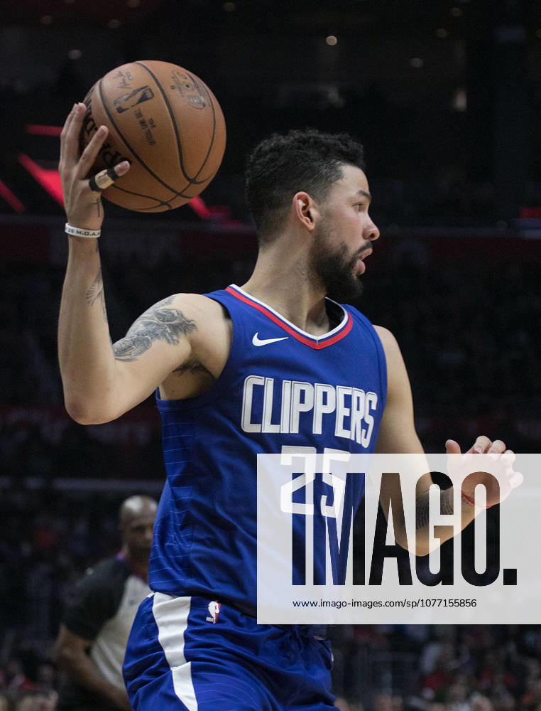 Los Angeles, California, U.S - Austin Rivers 25 of the Los Angeles Clippers with the ball during their NBA, Basketball Herren, USA game with the Detroit Pistons on Saturday October 28, 2017 at the Staples Center in Los Angeles, California. Clippers lose to Pistons, 95-87.
