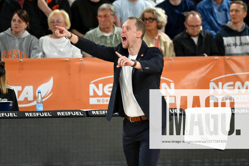 Christian Held (RASTA Vechta, Coach) gestikuliert RASTA Vechta vs. Rostock Seawolves, easyCredit Basketball Bundesliga, 33. Spieltag, Saison 2025 2026, 08.05.2026, RASTA Vechta vs. Rostock Seawolves, easyCredit Basketball Bundesliga, 33. Spieltag, Saison 2025 2026, 08.05.2026 Vechta