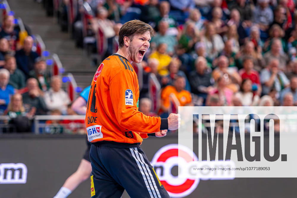 Simon Gade (TSV Hannover-Burgdorf, Nr. 16) (v.l.), TSV Hannover-Burgdorf (grün) gegen SC DHfK Leipzig (weiß) am 31. Spieltag der Saison 2025 2026 in der DAIKIN Handball-Bundesliga (08.05.2026, ZAG Arena (Hannover, GER),