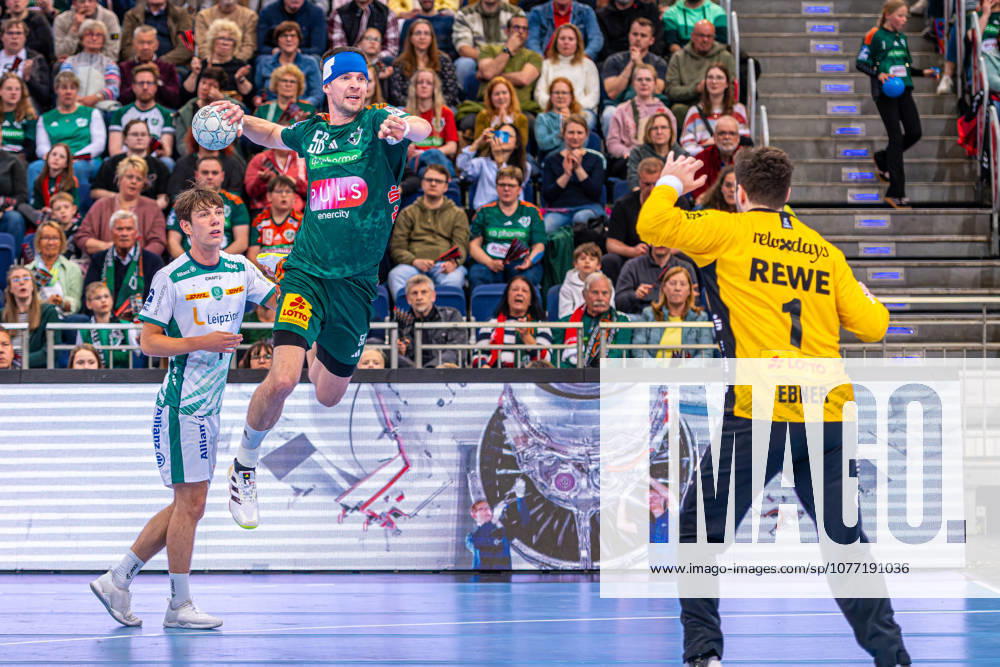 Hannes Feise (TSV Hannover-Burgdorf, Nr. 56) (v.l.), TSV Hannover-Burgdorf (grün) gegen SC DHfK Leipzig (weiß) am 31. Spieltag der Saison 2025 2026 in der DAIKIN Handball-Bundesliga (08.05.2026, ZAG Arena (Hannover, GER),
