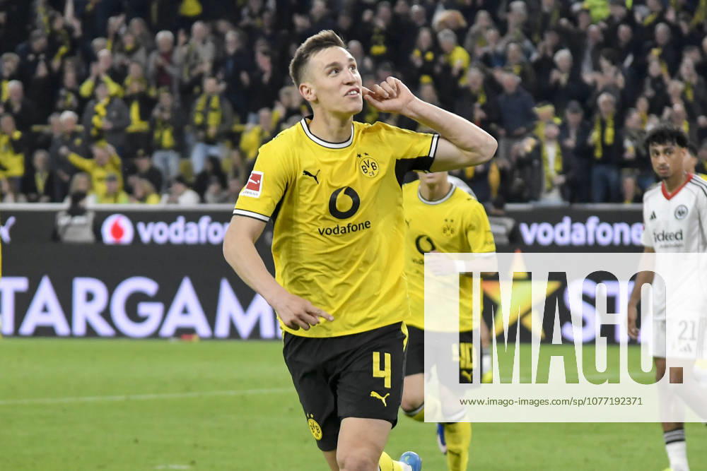 Nico Schlotterbeck (Dortmund 4) jubelt nach dem Tor zum 2:1 08.05.2026 ¢ Fussball ¢ Borussia Dortmund vs Eintracht Frankfurt, Signal Iduna Park, Dortmund, DFB DFL REGULATIONS PROHIBIT ANY USE OF PHOTOGRAPHS AS IMAGE SEQUENCES AND OR QUASI-VIDEO