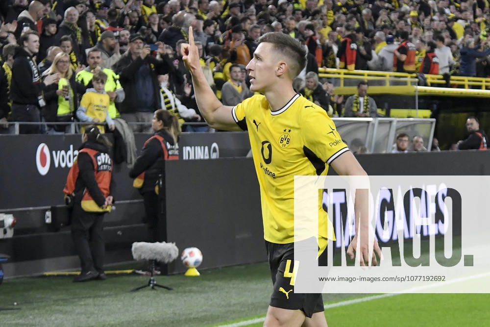 Nico Schlotterbeck (Dortmund 4) jubelt nach dem Tor zum 2:1 08.05.2026 ¢ Fussball ¢ Borussia Dortmund vs Eintracht Frankfurt, Signal Iduna Park, Dortmund, DFB DFL REGULATIONS PROHIBIT ANY USE OF PHOTOGRAPHS AS IMAGE SEQUENCES AND OR QUASI-VIDEO
