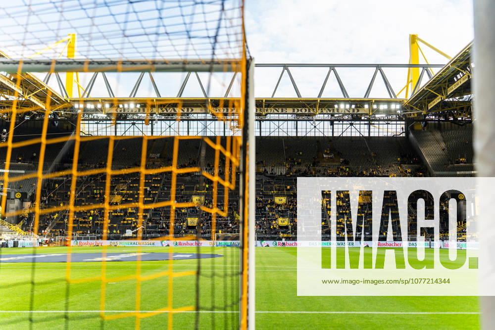 Deutschland: Bundesliga 2025 2026 33. Spieltag, Borussia Dortmund vs. Eintracht Frankfurt, Freitag, 08.05.2026 Signal Iduna Park, Nordrhein-Westfalen Stadion, Gesamtansicht Überblick. Tor Netz