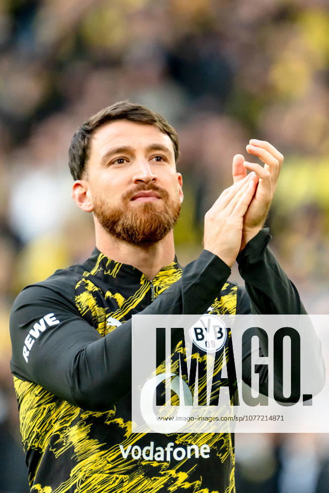 Deutschland: Bundesliga 2025 2026 33. Spieltag, Borussia Dortmund vs. Eintracht Frankfurt, Freitag, 08.05.2026 Signal Iduna Park, Nordrhein-Westfalen Salih Özcan (Borussia Dortmund, 6) emotionaler Abschied vor den Fans