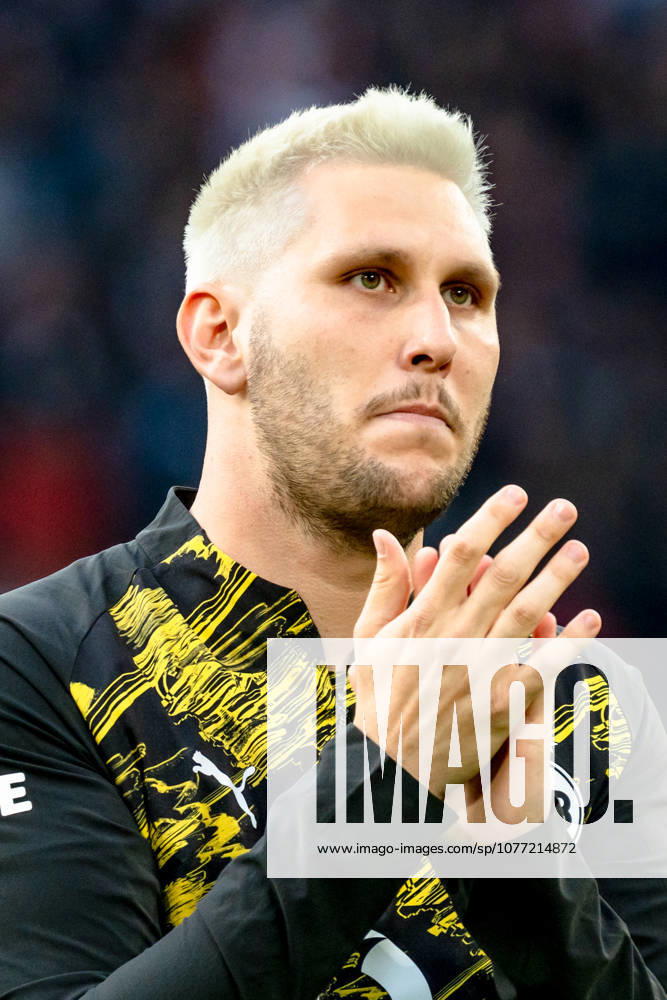 Deutschland: Bundesliga 2025 2026 33. Spieltag, Borussia Dortmund vs. Eintracht Frankfurt, Freitag, 08.05.2026 Signal Iduna Park, Nordrhein-Westfalen Niklas Süle (Borussia Dortmund, 25) emotionaler Abschied vor den Fans