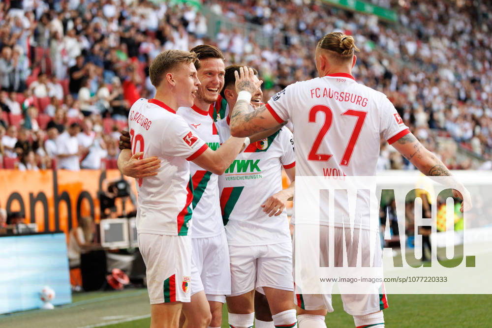 Team (FC Augsburg) Tor zum 1 : 0 beim Spiel zwischen FC Augsburg v Borussia Mönchengladbach, Fußball, Herren, Bundesliga, 2025 2026, 33.Spieltag am 09.05.2026 in Augsburg, WWK ARENA. DFL and DFB regulations prohibit any use of photographs as image sequences and or quasi-video. Bayern Deutschland