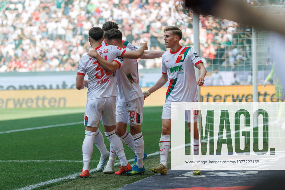 Team (FC Augsburg) Tor zum 2 : 0 beim Spiel zwischen FC Augsburg v Borussia Mönchengladbach, Fußball, Herren, Bundesliga, 2025 2026, 33.Spieltag am 09.05.2026 in Augsburg, WWK ARENA. DFL and DFB regulations prohibit any use of photographs as image sequences and or quasi-video. Bayern Deutschland