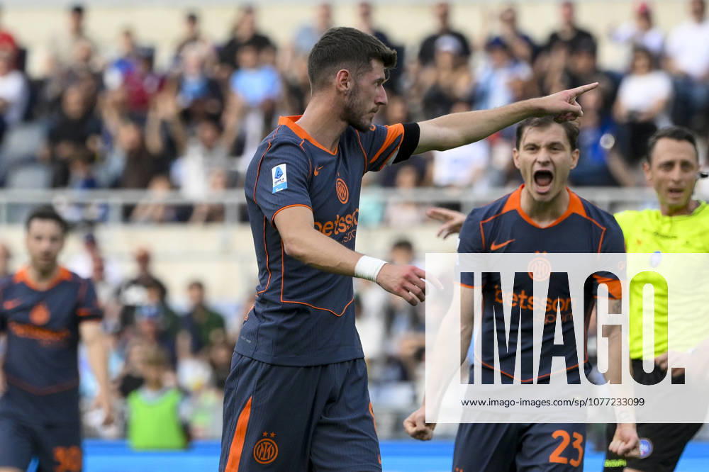 Inter Milans Petar Sucic celebrates after scoring the goal 0-2 during the Serie A Enilive soccer match between SS Lazio and Inter - FC Internazionale at the Rome s Olympic stadium, Italy - Saturday, May 09, 2026. - Soccer.