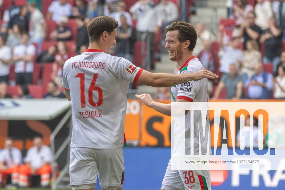 Torjubel, jubelt nach seinem Treffer zum 3:0 von Cedric Zesiger (FC Augsburg) und Michael Gregoritsch (FC Augsburg) v-l, FC Augsburg vs. Borussia Moenchengladbach, Fussball, 1. Bundesliga, 33. Spieltag, 09.05.2026 DFB regulations prohibit any use of photographs as image sequences and or quasi-video