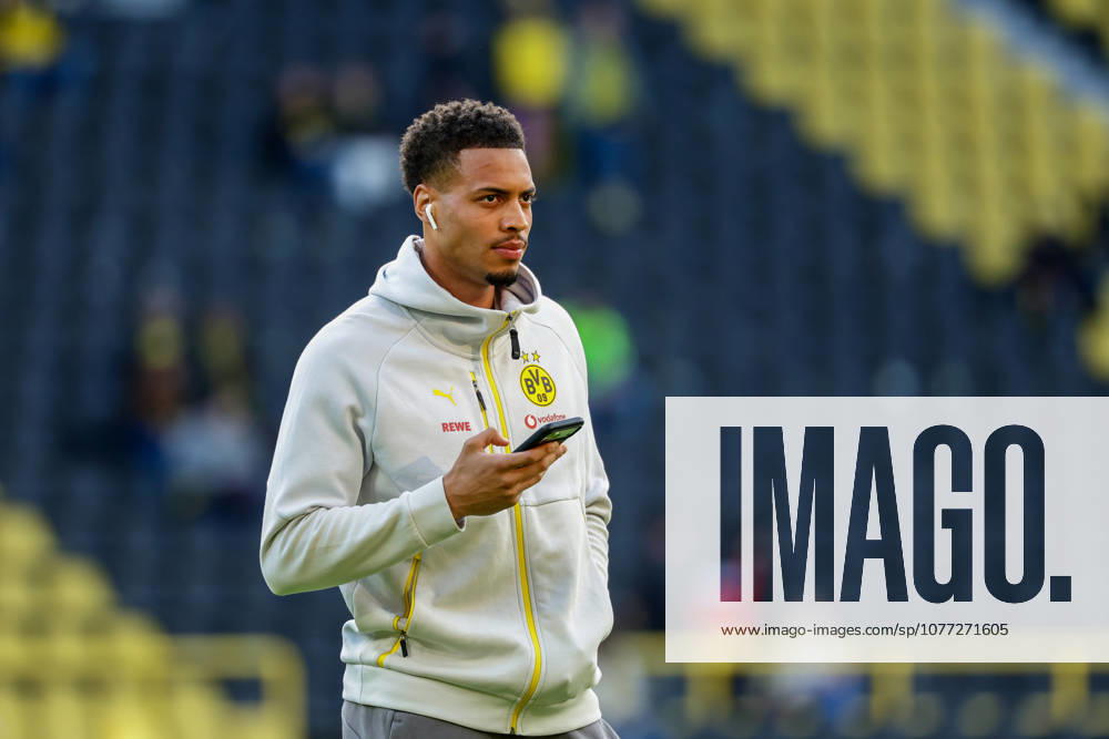 Dortmund, Germany, 08.05.26, Felix Nmecha (Borussia Dortmund) guckt während des Spiels der 1. Bundesliga zwischen Borussia Dortmund - Eintracht Frankfurt im Signal Iduna Park in Dortmund. (Photo by Joachim Bywaletz) DFB DFL REGULATIONS PROHIBIT ANY USE OF PHOTOGRAPHS AS IMAGE SEQUENCES AND OR QUASI-VIDEO.