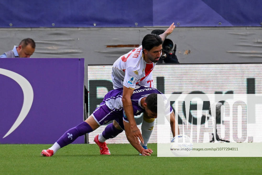 Genoas Mikael Ellertsson fights for the ball during the Serie A soccer match between Fiorentina and Genoa at the Artemio Franchi Stadium in Florence, Italy - Sunday, May 10, 2026. - Soccer .