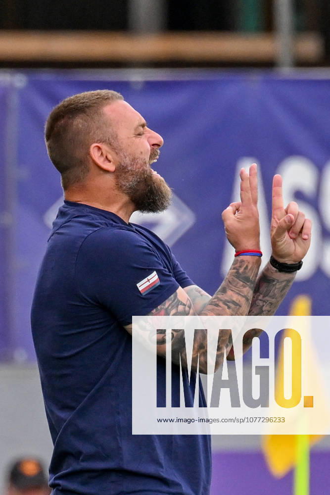 Genoas head coach Daniele De Rossi during the Serie A soccer match between Fiorentina and Genoa at the Artemio Franchi Stadium in Florence, Italy - Sunday, May 10, 2026. - Soccer .