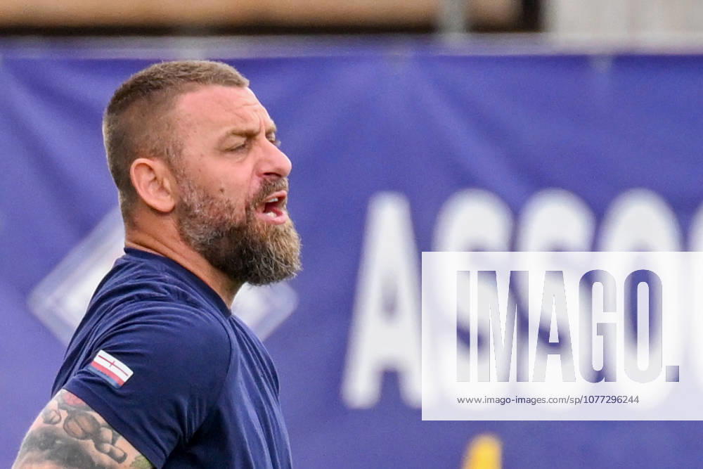 Genoas head coach Daniele De Rossi during the Serie A soccer match between Fiorentina and Genoa at the Artemio Franchi Stadium in Florence, Italy - Sunday, May 10, 2026. - Soccer .