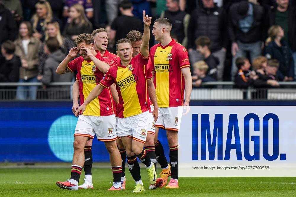 DEVENTER - Mathis Suray of Go Ahead Eagles celebrates the 1-1 during the Dutch Eredivisie match between Go Ahead Eagles and PSV at De Adelaarshorst on May 10, 2026, in Deventer, the Netherlands. TOBIAS KLEUVER ANP Eredivisie 2025-2026 ANPxSportx IVx 557932729 originalFilename: 557932729