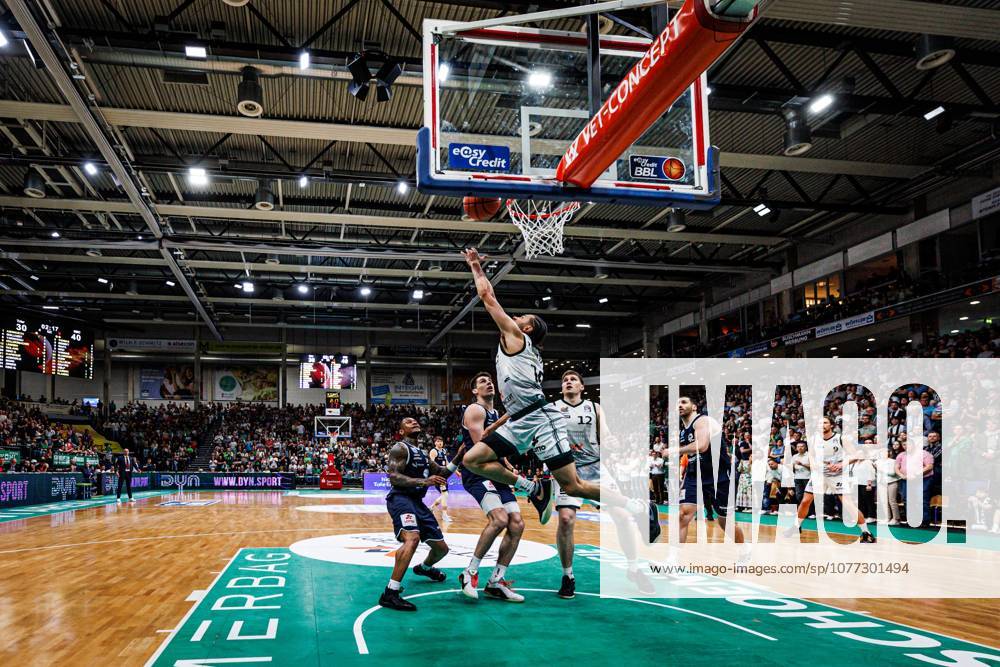 Jordan Roland (Gladiators Trier) im Zweikampf mit Jure Planinic (MBC Syntainics), Vet Concept Gladiators Trier vs MBC Syntainics, Basketball, easyCredit BBL, 34. Spieltag, Saison 2025 2026, 10.05.2026 Vet Concept Gladiators Trier vs MBC Syntainics, Basketball, easyCredit BBL, 34. Spieltag, Saison 2025 2026