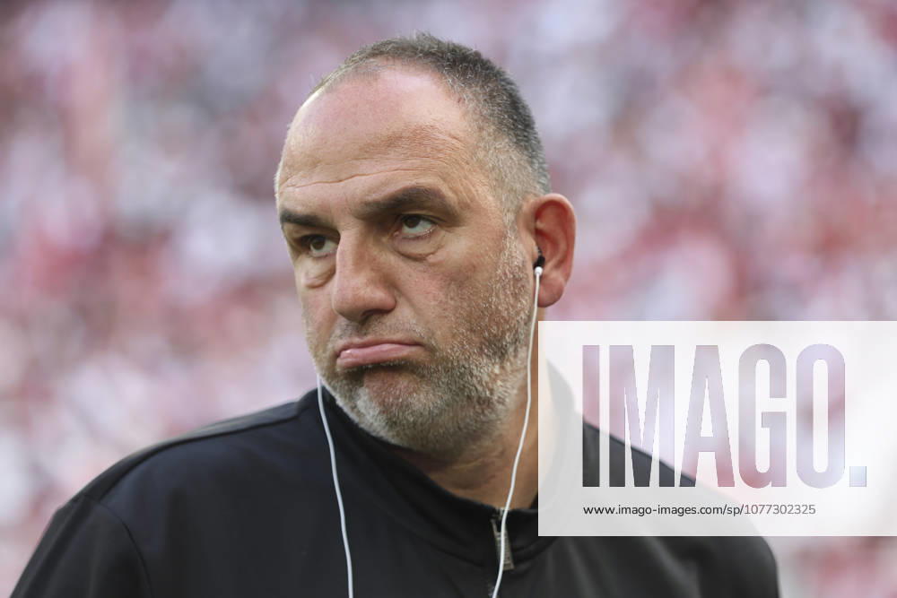 Trainer Frank Schmidt (1.FC Heidenheim) gestikuliert, Gestik waehrend des Spiels der Bundesliga zwischen 1. FC Köln und 1. FC Heidenheim 1846, RheinEnergieSTADION am 10. May 2026 in Köln, Deutschland. (Foto von Oliver Kaelke DeFodi Images) +++ Trainer Frank Schmidt (1.FC Heidenheim) gestures during the Bundesliga match between 1. FC Köln and 1. FC Heidenheim 1846 at RheinEnergieSTADION on May 10, 2026 in Köln, Germany. (Photo by Oliver Kaelke DeFodi Images) DFL regulations prohibit any use of photographs as image sequences and or quasi-video. (Photo by Oliver Kaelke DeFodi Images) -