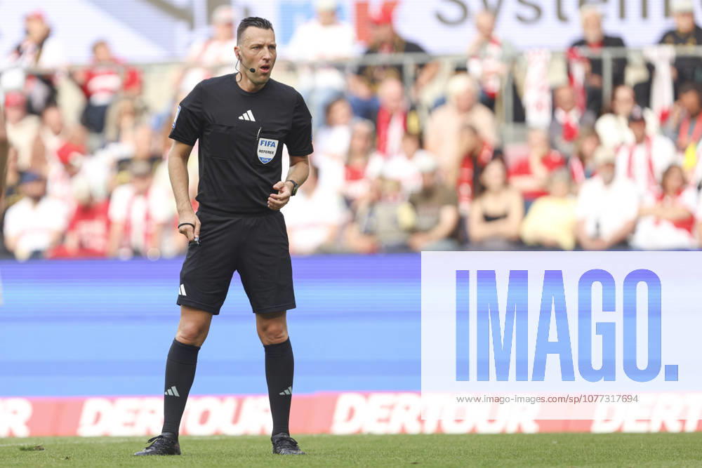 Schiedsrichter Sven Jablonski schaut waehrend des Spiels der Bundesliga zwischen 1. FC Köln und 1. FC Heidenheim 1846, RheinEnergieSTADION am 10. May 2026 in Köln, Deutschland. (Foto von Oliver Kaelke DeFodi Images) +++ Schiedsrichter Sven Jablonski looks on during the Bundesliga match between 1. FC Köln and 1. FC Heidenheim 1846 at RheinEnergieSTADION on May 10, 2026 in Köln, Germany. (Photo by Oliver Kaelke DeFodi Images) DFL regulations prohibit any use of photographs as image sequences and or quasi-video. (Photo by Oliver Kaelke DeFodi Images) -