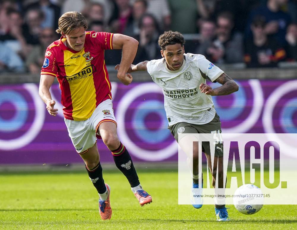 DEVENTER - (l-r) Melle Meulensteen of Go Ahead Eagles, Noah Fernandez of PSV Eindhoven during the Dutch Eredivisie match between Go Ahead Eagles and PSV in De Adelaarshorst on May 10, 2026 in Deventer, Netherlands. TOBIAS KLEUVER ANP Eredivisie 2025-2026 ANPxSportx IVx 557961013 originalFilename: 557961013