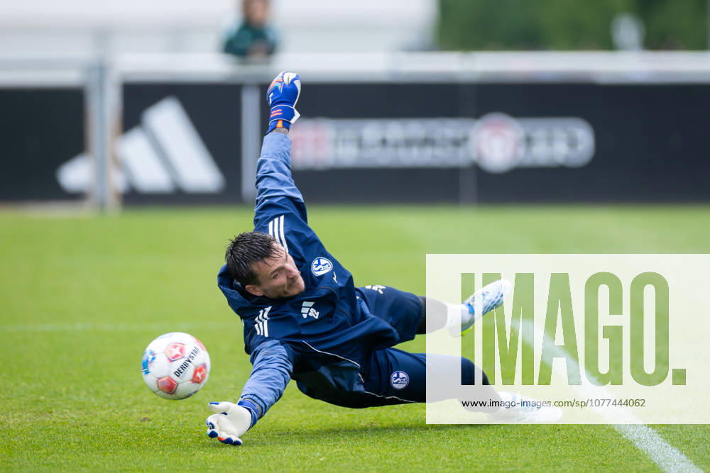 Fussball, Training des FC Schalke 04. Torwart Kevin Müller (FC Schalke 04). Gelsenkirchen Trainingsgelände FC Schalke 04 NRW Deutschland xRHR-FOTO YYx