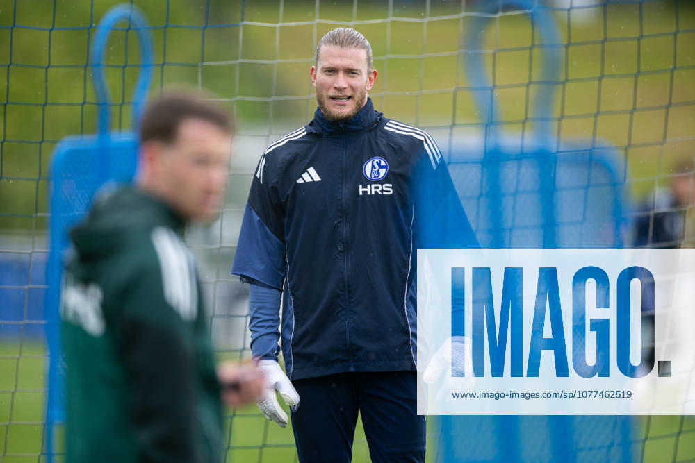 Fussball, Training des FC Schalke 04. Torwart Loris Karius (FC Schalke 04). Gelsenkirchen Trainingsgelände FC Schalke 04 NRW Deutschland xRHR-FOTO YYx