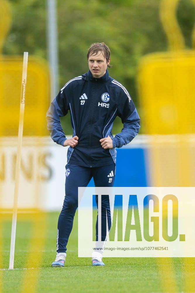 Fussball, Training des FC Schalke 04. Finn Porath (FC Schalke 04). Gelsenkirchen Trainingsgelände FC Schalke 04 NRW Deutschland xRHR-FOTO YYx