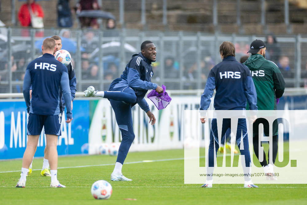 Fussball, Training des FC Schalke 04. Bryan Lasme (FC Schalke 04). Gelsenkirchen Trainingsgelände FC Schalke 04 NRW Deutschland xRHR-FOTO YYx