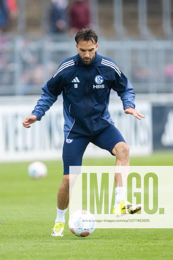 Fussball, Training des FC Schalke 04. Kenan Karaman (FC Schalke 04). Gelsenkirchen Trainingsgelände FC Schalke 04 NRW Deutschland xRHR-FOTO YYx