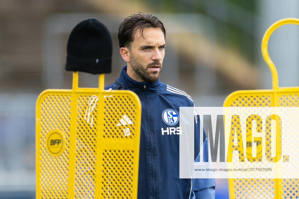 Fussball, Training des FC Schalke 04. Kenan Karaman (FC Schalke 04). Gelsenkirchen Trainingsgelände FC Schalke 04 NRW Deutschland xRHR-FOTO YYx