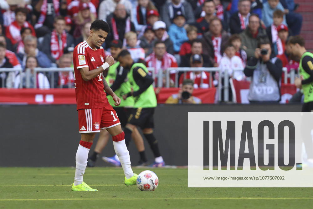 Luis Diaz (FC Bayern München) gestikuliert, Gestik waehrend des Spiels der Bundesliga zwischen FC Bayern München und 1. FC Köln, Allianz Arena am 16. May 2026 in München, Deutschland. (Foto von Oliver Kaelke DeFodi Images) +++ Luis Diaz (FC Bayern München) gestures during the Bundesliga match between FC Bayern München and 1. FC Köln at Allianz Arena on May 16, 2026 in München, Germany. (Photo by Oliver Kaelke DeFodi Images) DFL regulations prohibit any use of photographs as image sequences and or quasi-video. (Photo by Oliver Kaelke DeFodi Images) -