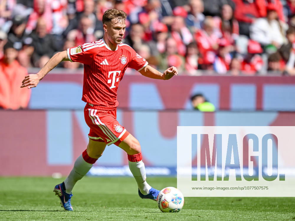 Joshua Kimmich (FC Bayern München) in Aktion, am Ball, Einzelaktion waehrend des spiels der Bundesliga zwischen FC Bayern München und 1. FC Köln, Allianz Arena am 16. May 2026 in München, Deutschland. (Foto von Harry Langer DeFodi Images) +++ Joshua Kimmich (FC Bayern München) controls the Ball during the Bundesliga match between FC Bayern München and 1. FC Köln at Allianz Arena on May 16, 2026 in München, Germany. (Photo by Harry Langer DeFodi Images) DFL regulations prohibit any use of photographs as image sequences and or quasi-video. (Photo by Harry Langer DeFodi Images) DFL regulations prohibit any use of photographs as image sequences and or quasi-video. -