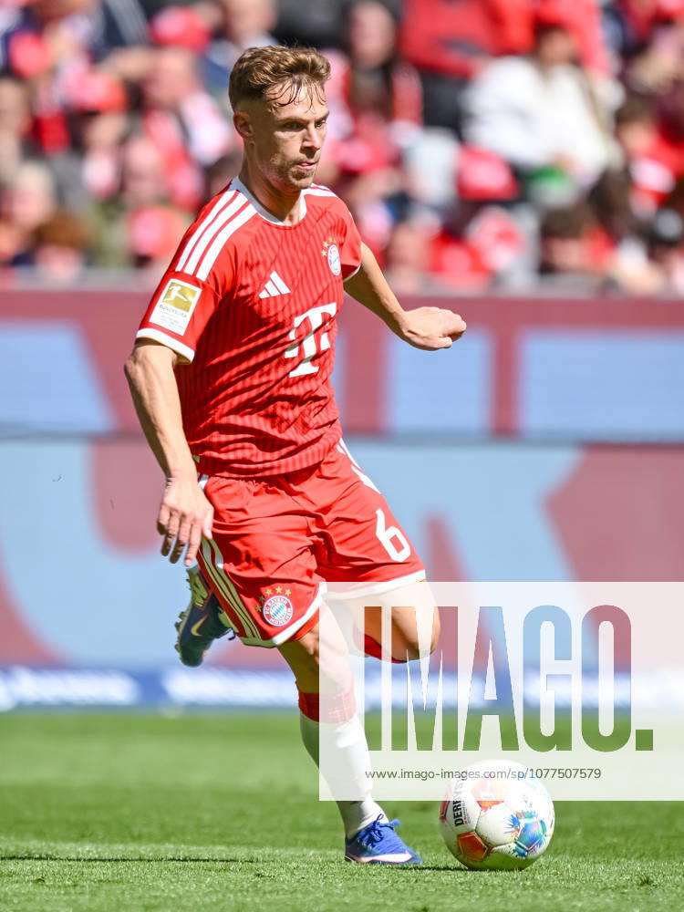 Joshua Kimmich (FC Bayern München) in Aktion, am Ball, Einzelaktion waehrend des spiels der Bundesliga zwischen FC Bayern München und 1. FC Köln, Allianz Arena am 16. May 2026 in München, Deutschland. (Foto von Harry Langer DeFodi Images) +++ Joshua Kimmich (FC Bayern München) controls the Ball during the Bundesliga match between FC Bayern München and 1. FC Köln at Allianz Arena on May 16, 2026 in München, Germany. (Photo by Harry Langer DeFodi Images) DFL regulations prohibit any use of photographs as image sequences and or quasi-video. (Photo by Harry Langer DeFodi Images) DFL regulations prohibit any use of photographs as image sequences and or quasi-video. -