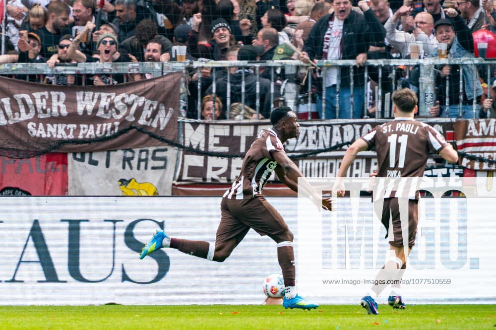 Tor zum 1:1 Abdoulie Ceesay (FC St. Pauli, 09) jubelt Jubel mit Arkadiusz Pyrka (FC St. Pauli, 11), GER, FC St. Pauli vs. VfL Wolfsburg, Fussball, Bundesliga, Spieltag 34, Saison 2025 2026, 16.05.2026 DFL REGULATIONS PROHIBIT ANY USE OF PHOTOGRAPHS AS IMAGE SEQUENCES AND OR QUASI-VIDEO GER, FC St. Pauli vs. VfL Wolfsburg, Fussball, Bundesliga, Spieltag 34, Saison 2025 2026, 16.05.2026 Hamburg