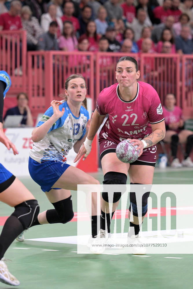 Gabriela Clausson Bitolo (TusSies Metzingen, 22) am mit Ball gegen Alicia Stoffel Union Neckarsulm, 13) TusSies Metzingen vs. Sport-Union Neckarsulm , Handball, Alsco HBF, 5. Play-Off Ligaspieltag, Saison 2025 2026, 16.05.2026 TusSies Metzingen vs. Sport-Union Neckarsulm , Handball, Alsco HBF, 5. Play-Off Ligaspieltag, Saison 2025 2026, 16.05.2026 Tuebingen