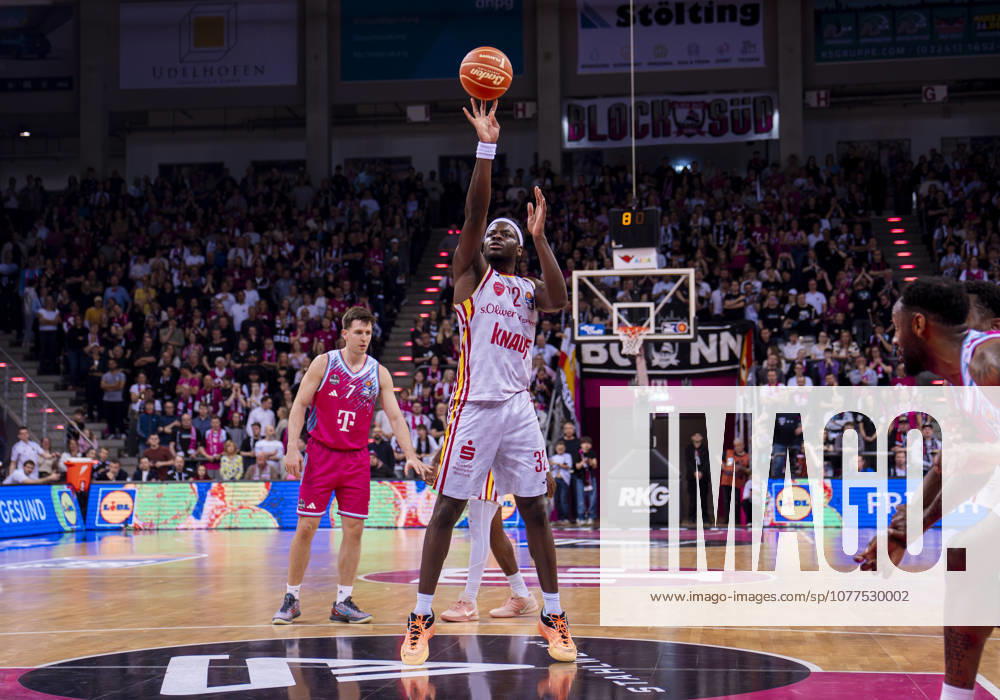 Charles Thompson (Fitness First Wuerzburg Baskets, 32) beim Freiwurf Telekom Baskets Bonn - Fitness First Würzburg Baskets 16.05.2026 Basketball, easyCredit Basketball Bundesliga, Playoffs, Viertelfinale Spiel 1, GER, Bonn, Telekom Dome Bonn