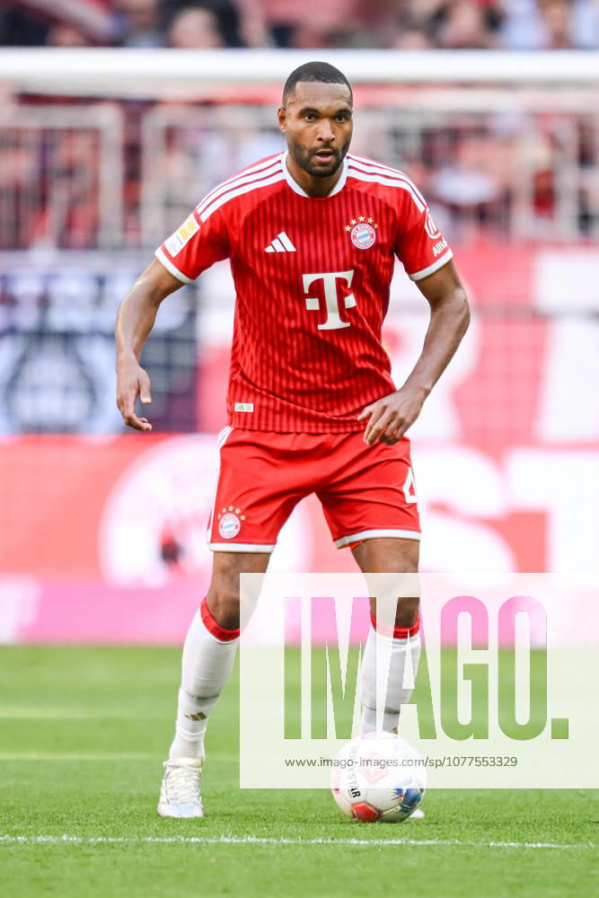 Jonathan Tah (FC Bayern München) in Aktion, am Ball, Einzelaktion waehrend des spiels der Bundesliga zwischen FC Bayern München und 1. FC Köln, Allianz Arena am 16. May 2026 in München, Deutschland. (Foto von Harry Langer DeFodi Images) +++ Jonathan Tah (FC Bayern München) controls the Ball during the Bundesliga match between FC Bayern München and 1. FC Köln at Allianz Arena on May 16, 2026 in München, Germany. (Photo by Harry Langer DeFodi Images) DFL regulations prohibit any use of photographs as image sequences and or quasi-video. (Photo by Harry Langer DeFodi Images) DFL regulations prohibit any use of photographs as image sequences and or quasi-video. -