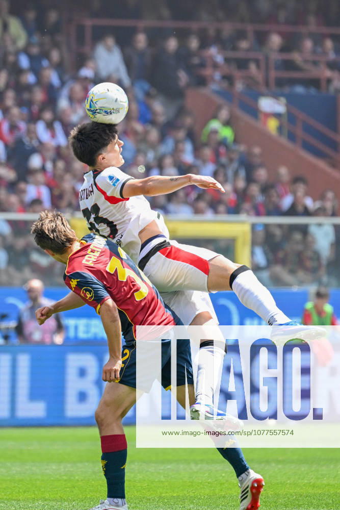 GenoaÕs Morten Frendrup fights for the ball with MilanÕs Bartesaghi during the Serie A soccer match between Genoa and Milan at the Luigi Ferraris Stadium in Genoa, Italy - Sunday, May 17, 2026. - Soccer .