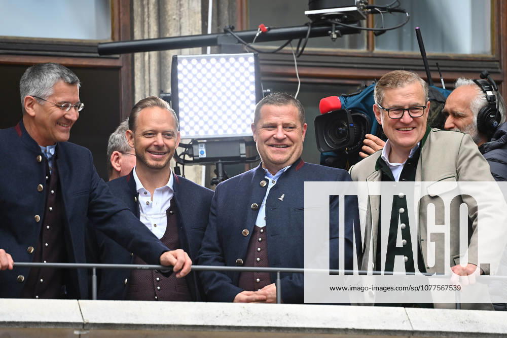 V.li: Herbert HAINER (Praesident Bayern Muenchen). Rouven KASPER (Marketing Vorstand FCB), Max EBERL (Sportvorstand FC Bayern Muenchen), Jan Christian DREESEN (Vorstandsvorsitzender FCB). Meisterfeier FC Bayern Muenchen auf dem Rathausbalkon auf dem Marienplatz in Muenchen am 17.05.2026. Fussball 1. Bundesliga Saison 2025 2026, 34.Spieltag,