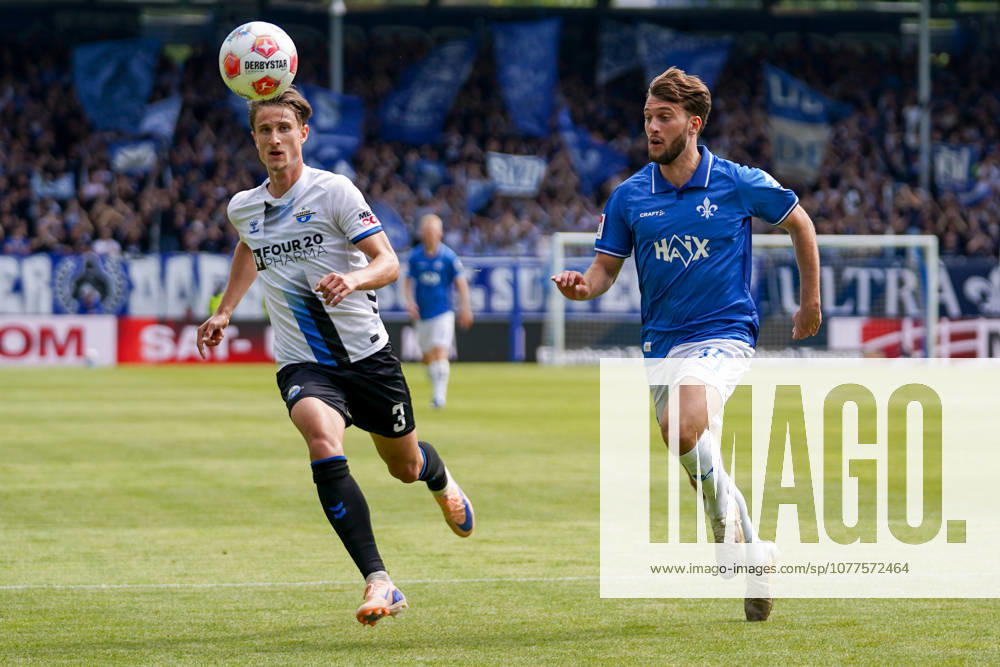 Deutschland: Fußball 2. Liga 2025 2026, 34. Spieltag - SV Darmstadt 98 vs SC Paderborn 07 Merck-Stadion am Böllenfalltor (Darmstadt): Killian Corredor (SVD, 34) im Zweikampf mit Jonah Sticker (SCP, 3)