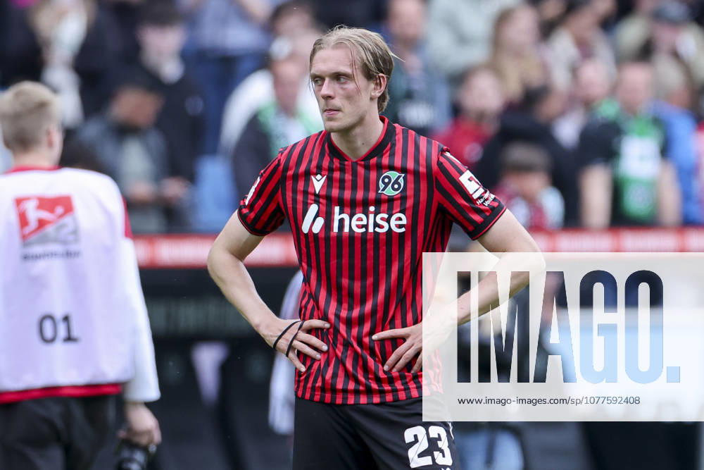 Stefan Teitur Thordarson (Hannover 96) schaut enttaeuscht, 2. Bundesliga, Hannover 96 v 1. FC Nürnberg, Heinz von Heiden Arena am 17. May 2026 in Hannover, Deutschland. (Foto von Marco Steinbrenner DeFodi Images) Stefan Teitur Thordarson (Hannover 96) looks dejected, 2. Bundesliga, Hannover 96 v 1. FC Nürnberg, Heinz von Heiden Arena, May 17, 2026 in Hanover, Germany. (Photo by Marco Steinbrenner DeFodi Images) -