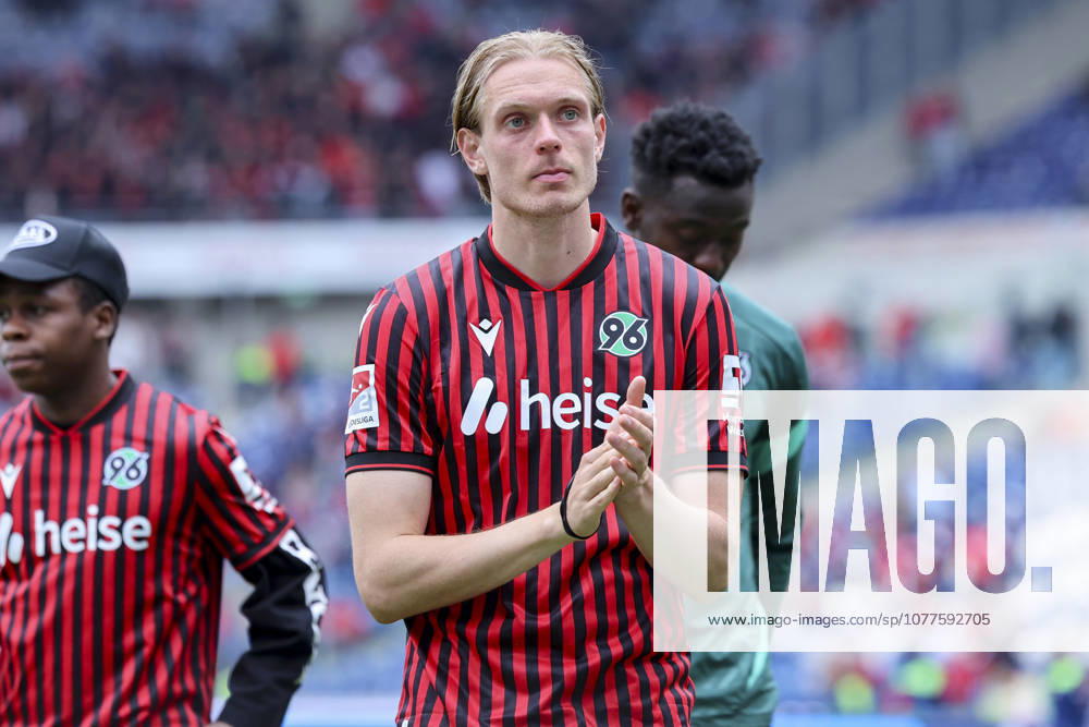 Stefan Teitur Thordarson (Hannover 96) schaut enttaeuscht, 2. Bundesliga, Hannover 96 v 1. FC Nürnberg, Heinz von Heiden Arena am 17. May 2026 in Hannover, Deutschland. (Foto von Marco Steinbrenner DeFodi Images) Stefan Teitur Thordarson (Hannover 96) looks dejected, 2. Bundesliga, Hannover 96 v 1. FC Nürnberg, Heinz von Heiden Arena, May 17, 2026 in Hanover, Germany. (Photo by Marco Steinbrenner DeFodi Images) -