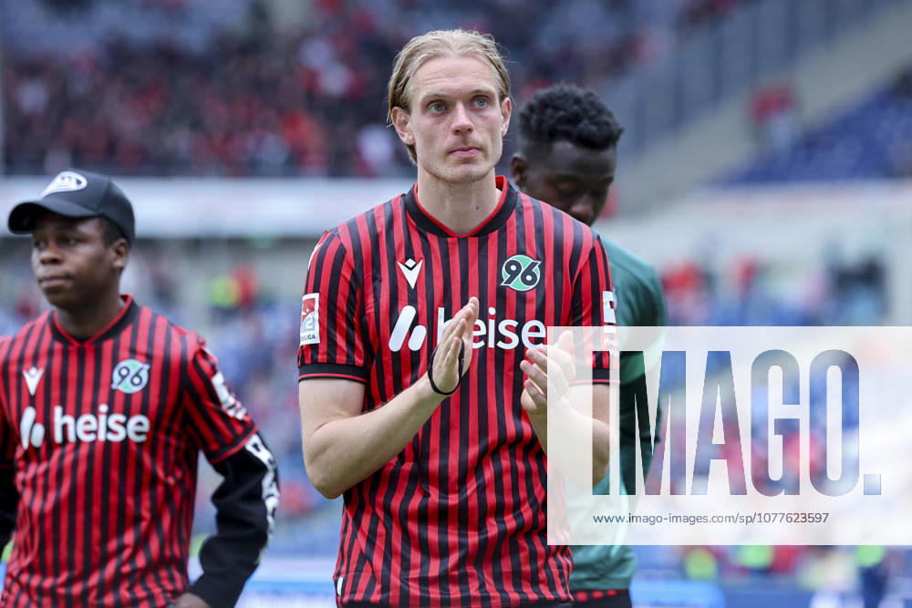 Stefan Teitur Thordarson (Hannover 96) schaut enttaeuscht, 2. Bundesliga, Hannover 96 v 1. FC Nürnberg, Heinz von Heiden Arena am 17. May 2026 in Hannover, Deutschland. (Foto von Marco Steinbrenner DeFodi Images) Stefan Teitur Thordarson (Hannover 96) looks dejected, 2. Bundesliga, Hannover 96 v 1. FC Nürnberg, Heinz von Heiden Arena, May 17, 2026 in Hanover, Germany. (Photo by Marco Steinbrenner DeFodi Images) -