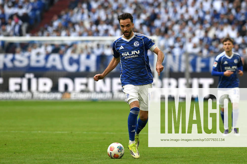 Kenan Karaman (FC Schalke 04) in Aktion, am Ball, Einzelaktion waehrend des Spiels der 2. Bundesliga zwischen FC Schalke 04 und Eintracht Braunschweig, Veltins-Arena am 17. May 2026 in Gelsenkirchen, Deutschland. (Foto von Ralf Treese DeFodi Images) +++ Kenan Karaman (FC Schalke 04) controls the ball during the 2. Bundesliga match between FC Schalke 04 and Eintracht Braunschweig at Veltins-Arena on May 17, 2026 in Gelsenkirchen, Germany. (Photo by Ralf Treese DeFodi Images) (Photo by Ralf Treese DeFodi Images) -